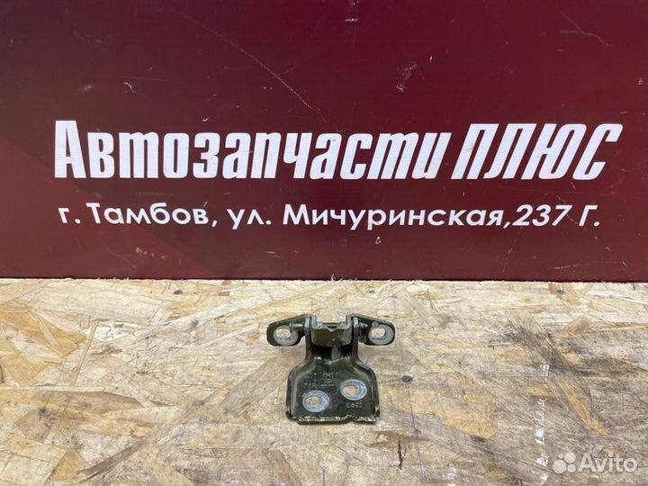 Петля двери задняя правая Renault Duster