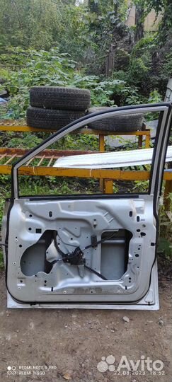 Дверь правая Chrysler town country 2005 г