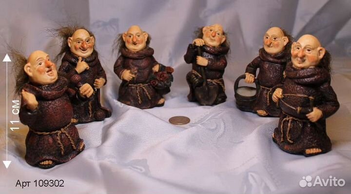 Фигурки монаха