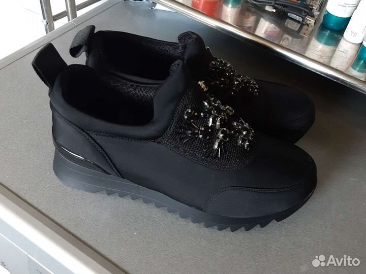 Кроссовки женские 36 размер бу,одевала пару раз,мо