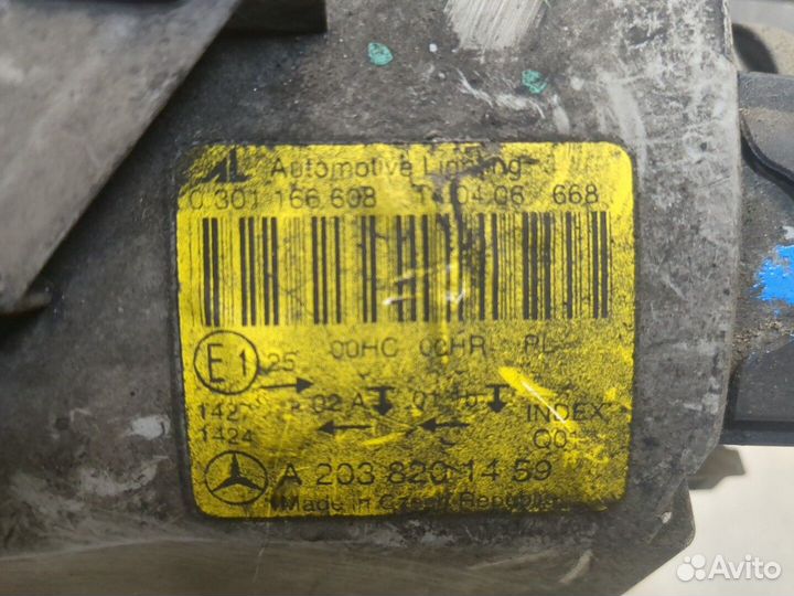 Фара (передняя) правая Mercedes C W203