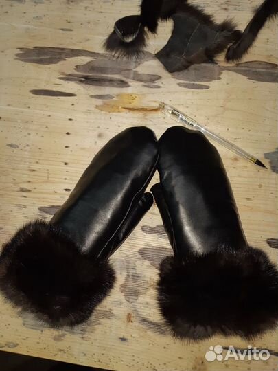 Меховые варежки