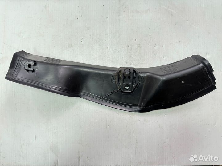 Водосток багажника правый Mercedes W213