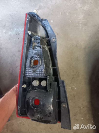 Задний правый фонарь nissan serena c24