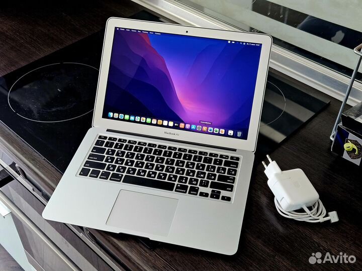 MacBook Air 13 2019 8/128Gb (батарея 100%)
