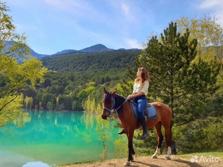 Конная прогулка по Заповеднику к Бирюзовому озеру