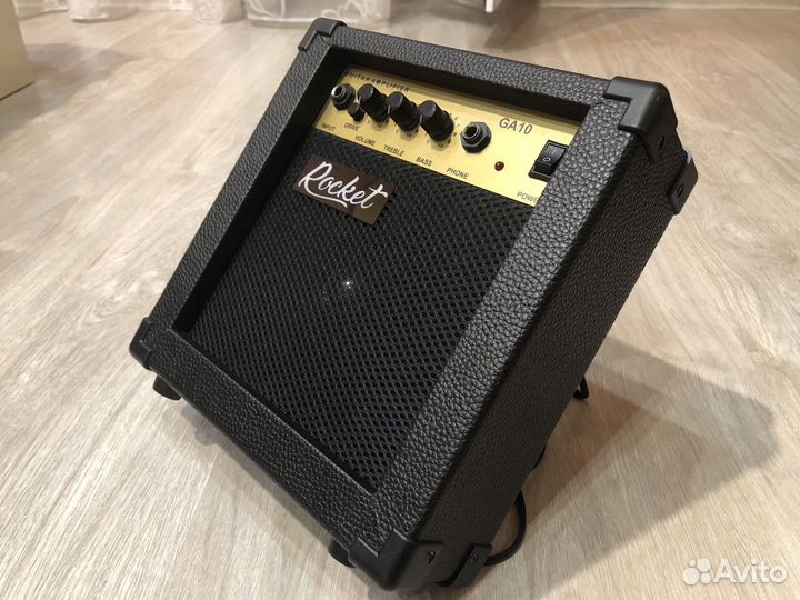 Rocket GA-10 Гитарный комбоусилитель 10 Вт