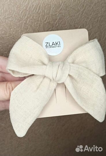 Бантик и заколки с вышивкой