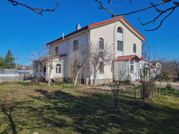 Коттедж 310 м² на участке 14,4 сот.