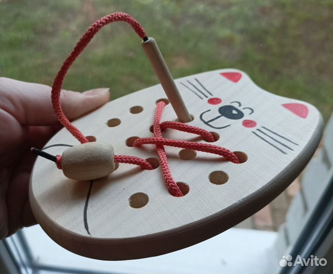 Развивающая деревянная игра-шнуровка 