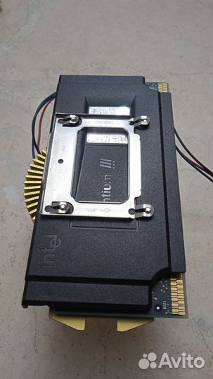 Процессор Intel Pentium 3 с куллером и радиатором