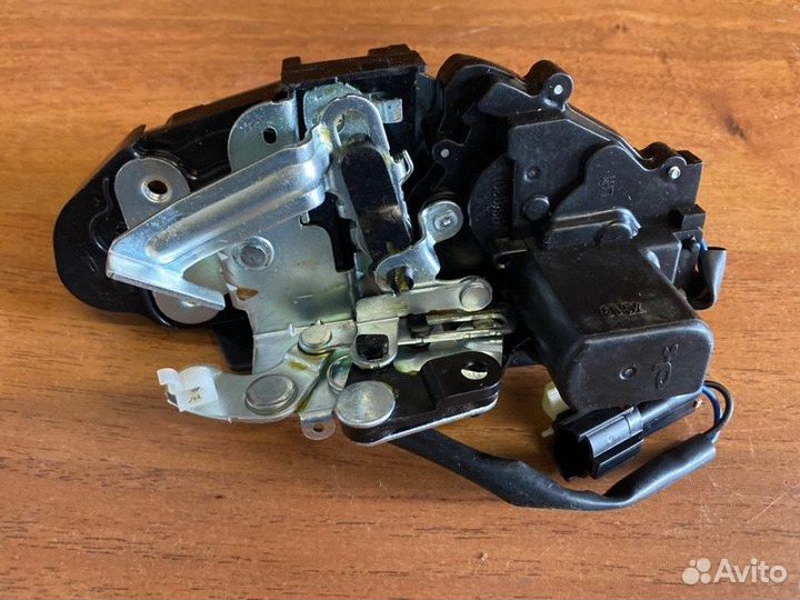 Замок двери задний левый Kia Spectra 1999 - 2001