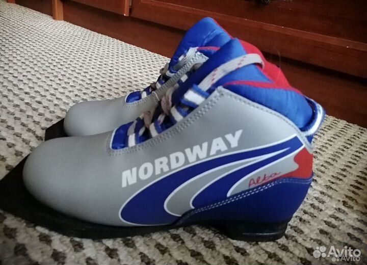 Лыжные ботинки