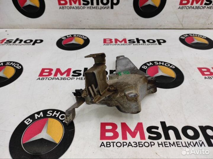 Кронштейн впускного коллектора Mercedes-Benz C 220