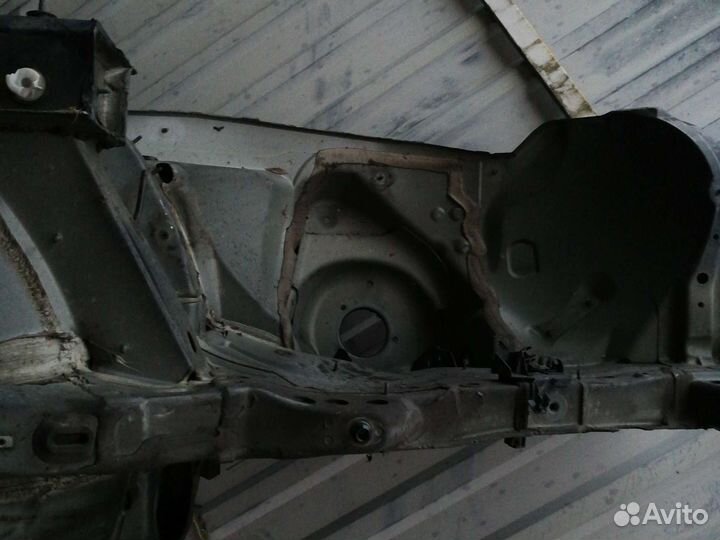 Лонжерон mercedes 211