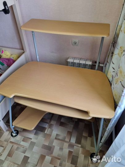Компьютерный / школьный стол