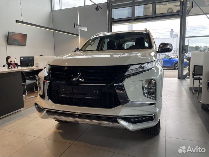 Mitsubishi Montero Sport 3.0 AT, 2023