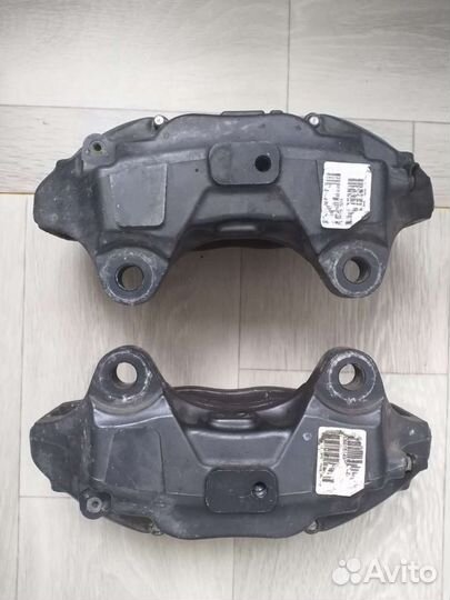 Передний левый суппорт VW Touareg