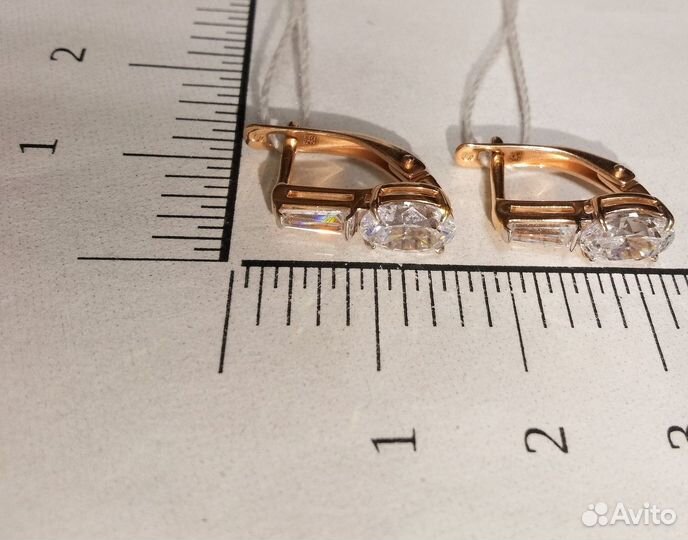 Золотые серьги с фианитом