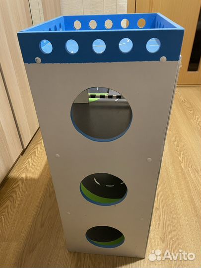 Игрушечная парковка для машинок