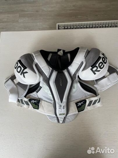 Нагрудник хоккейный reebok 20K JR M и L