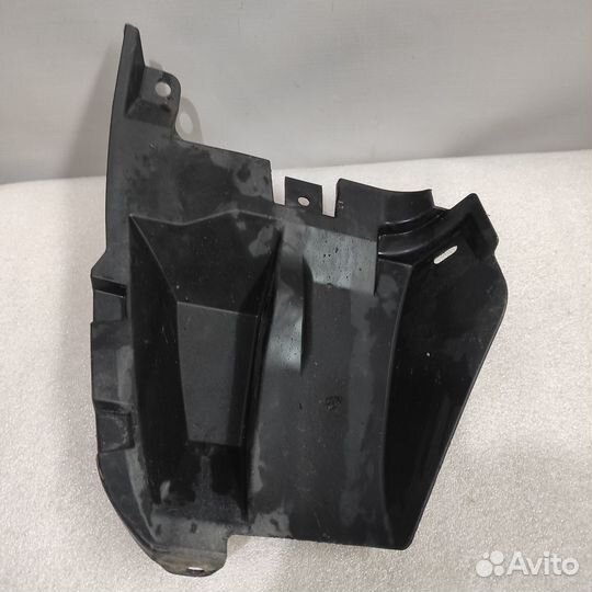 Подкрылок заднего бампера правый Toyota Auris E150