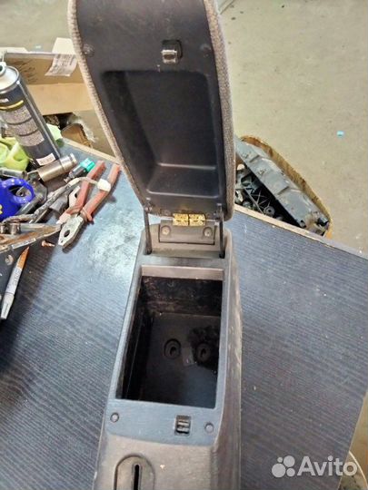 Подлокотник Toyota Sprinter Marino 1993