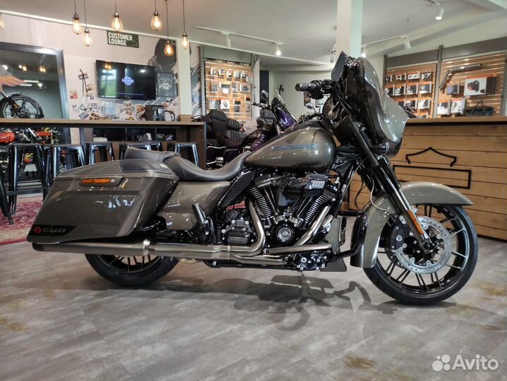 CVO Street Glide 2021 Bronze Armor