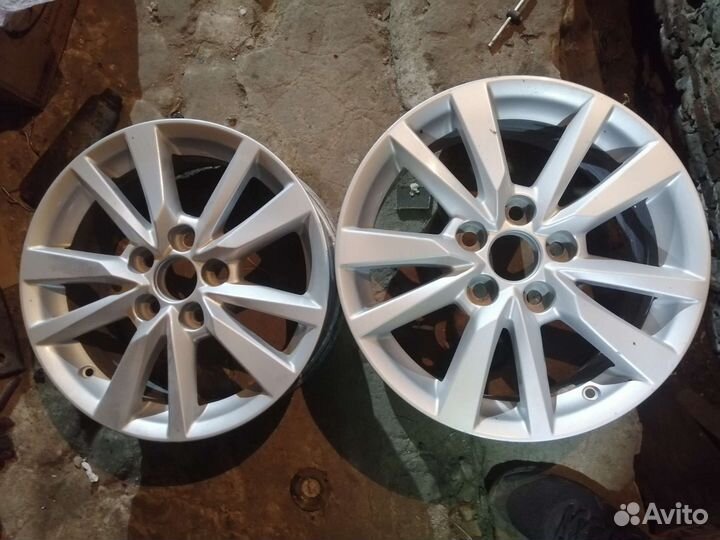 Оригинальные диски на toyota camry r16