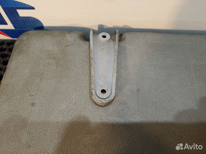 85637016004 Козырек солнцезащитный правый