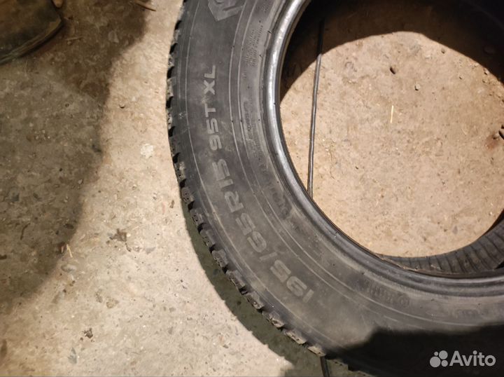 Nokian Tyres Hakkapeliitta 8 19.5/65 R15 95T