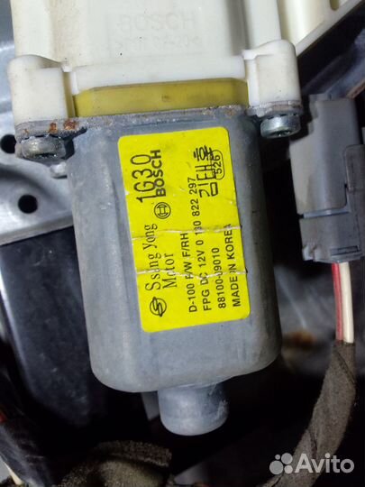 Стеклоподьемник передний правый SsangYong Kyron