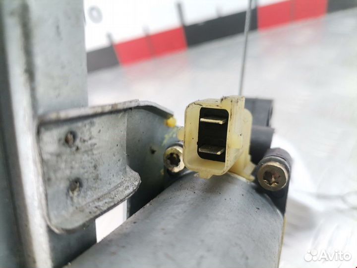 Стеклоподъемник электрический задний правый Saab