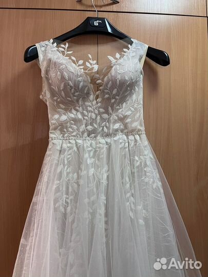 Свадебное платье 44