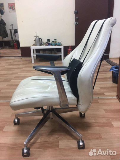 Продам кресло руководителя