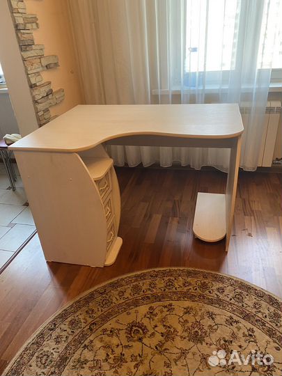 Компьютерный стол