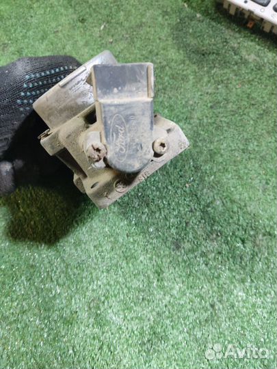 Дроссельная заслонка Ford Fiesta 4