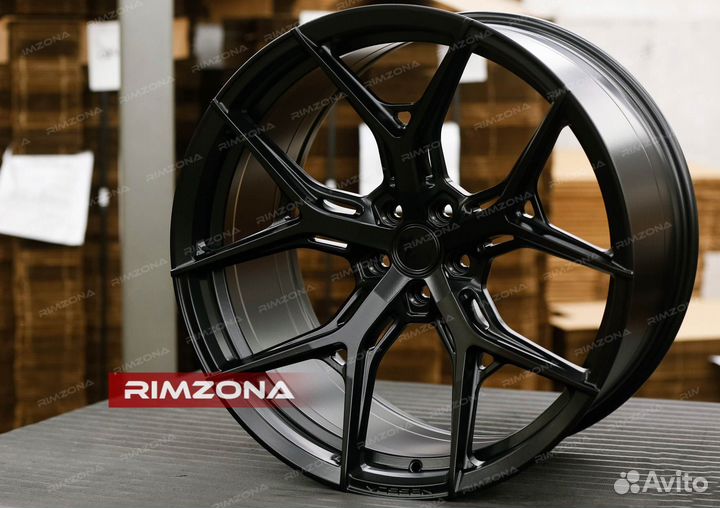 Кованые диски R22 на Audi RS4