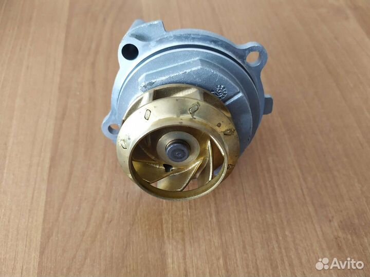 Водяной насос (помпа) Volkswagen Jetta V