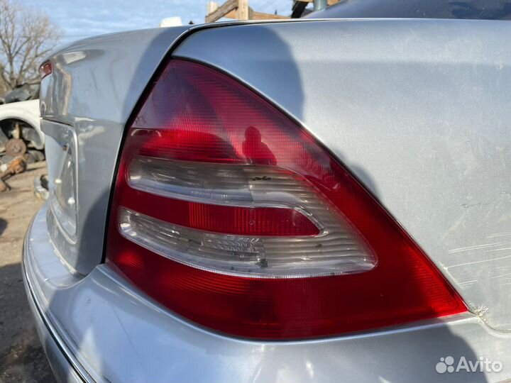 Фонарь задний правый Mercedes C-class W203