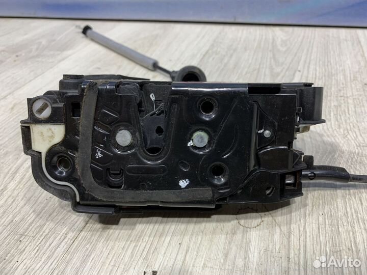 Замок зад двери Volkswagen polo 5 Лев