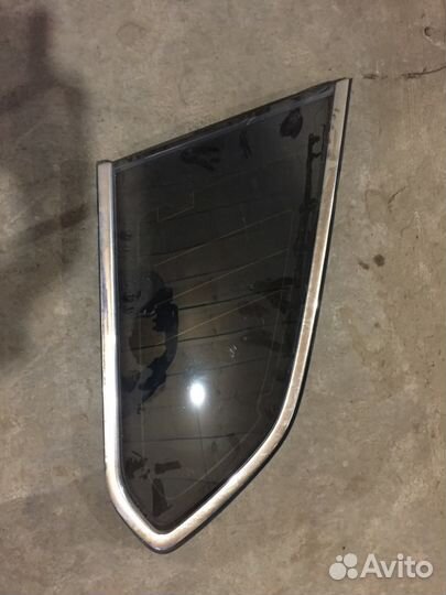 Задняя левая форточка Опель Астра Джей универсал