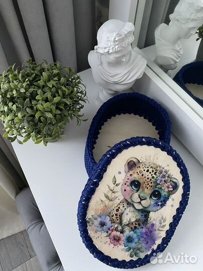 Вязаная корзинка ручной работы