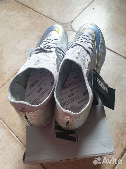 Футбольные бутсы