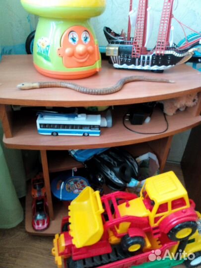 Продам тумбочку