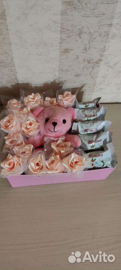 Букеты из цветов, мягких игрушек, конфет