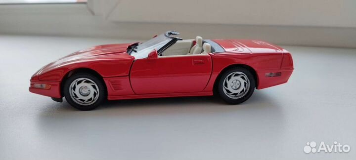 Модель автомобиля 1/24 Chevrolet Corvette 1995