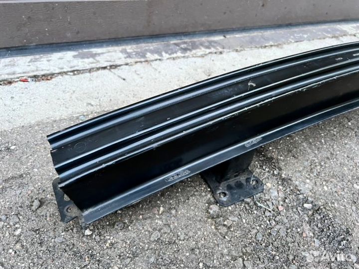 Усилитель бампера передний Land Rover Discovery 4