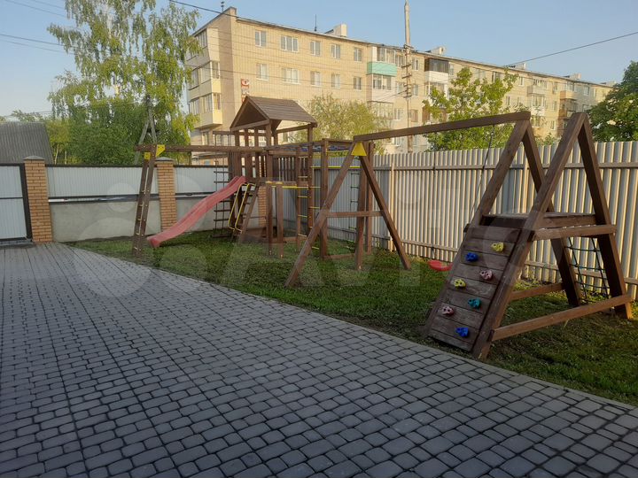 Коттедж 299 м² на участке 12 сот.