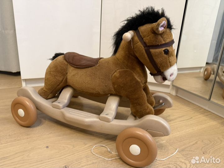 Лошадь-качалка детская на колесиках